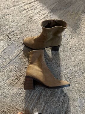 Anne Klein boots Tan brown Faux Suede Annette Square Toe Block Heel Boots 7.5
